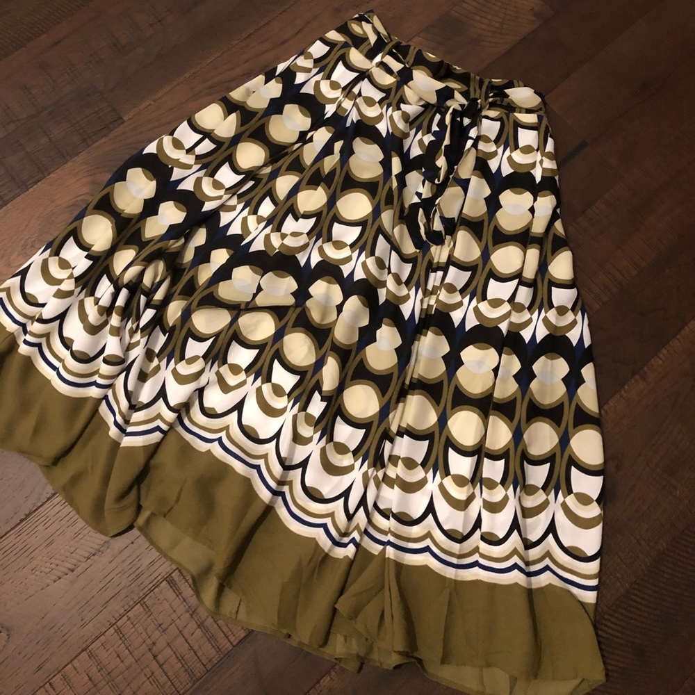 H&M swing skirt, below the knee, pockets, tie belt